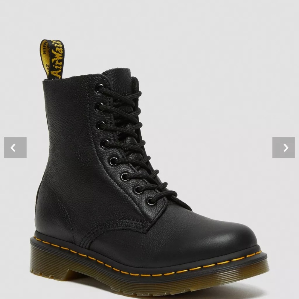 DR Marten 1490 Pascal Black Boot, 8 eye. Sz 7
Almost new, worn 3 times.